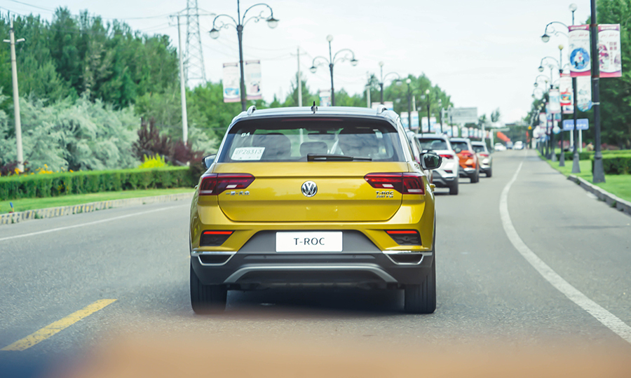 领克02丰田chr,丰田c-hr2020款领先版试驾