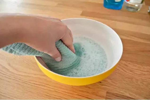 墙面霉斑油污清洗剂,一招搞定墙面污渍