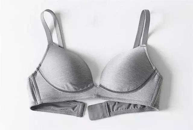 平胸妹子怎么补救,平胸的女人该怎么办