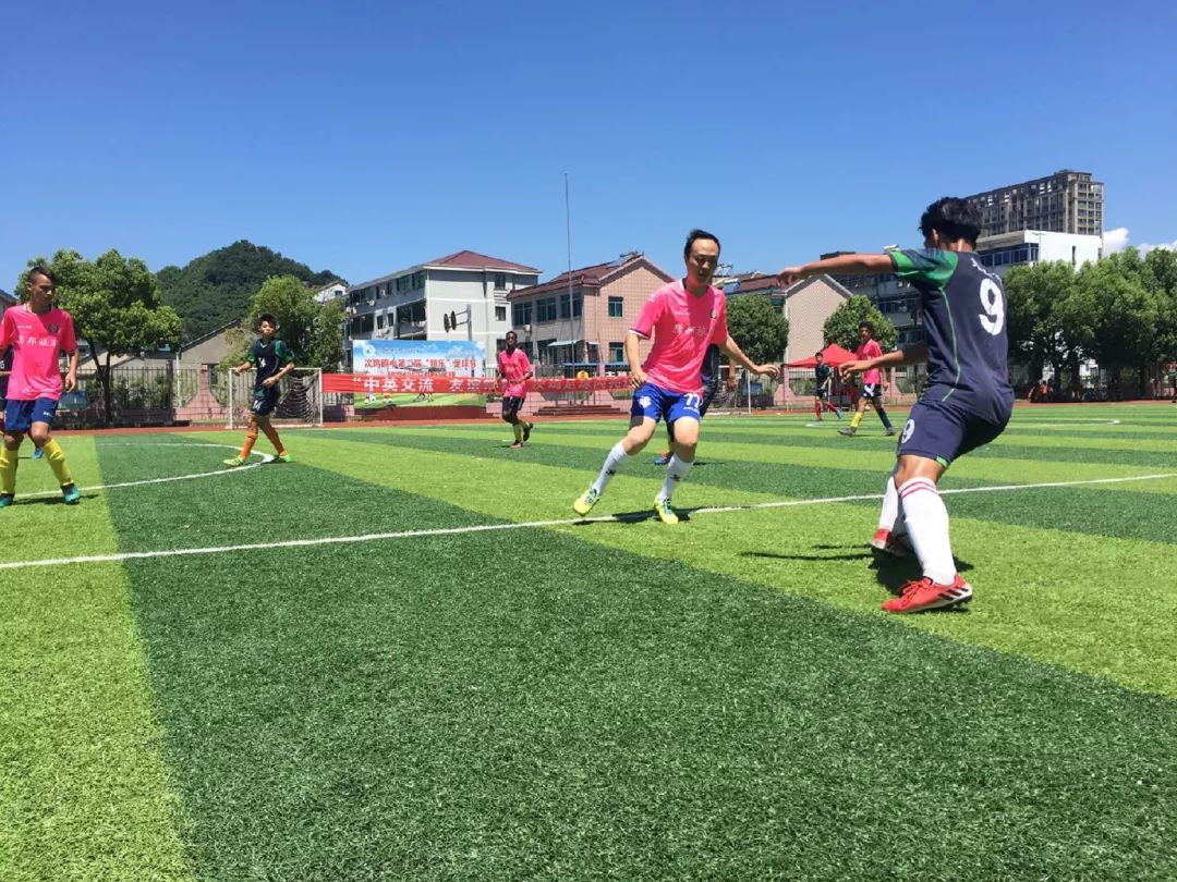 浣撹偛姣旇禌涓殑涓鍙嬭皧,浣撹偛浜ゆ祦澧炶繘涓ゅ哺閫夋墜鎯呰皧
