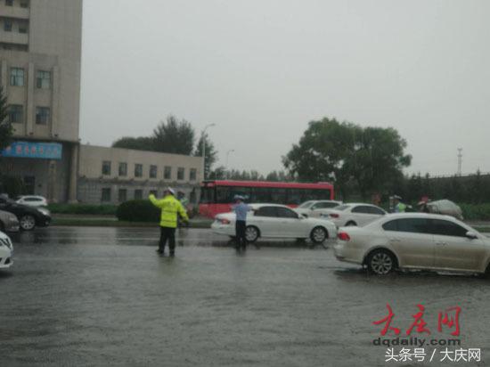 雨中爱心,雨中爱心图片