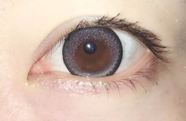 8款热门睫毛膏专业测评，Angelababy最爱的睫毛膏居然垫底了！