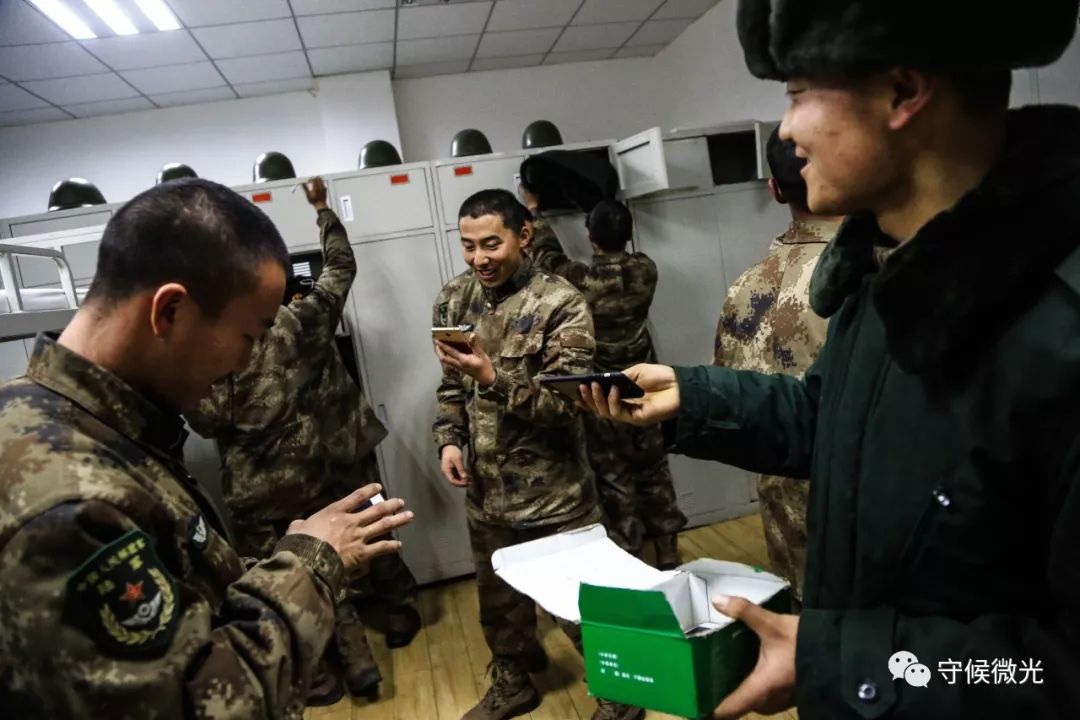 品图：大国末梢的站立者