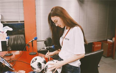 世界杯主播马凡舒照片,马凡舒足球女主播