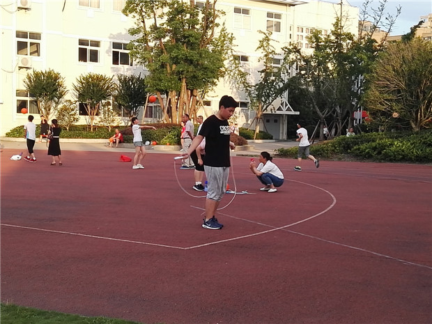 淮安外国语学校：美丽的淮外欢迎您，开放的淮外等待您