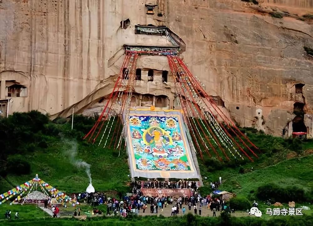 塔尔寺的晒佛节,一年一度的晒佛节