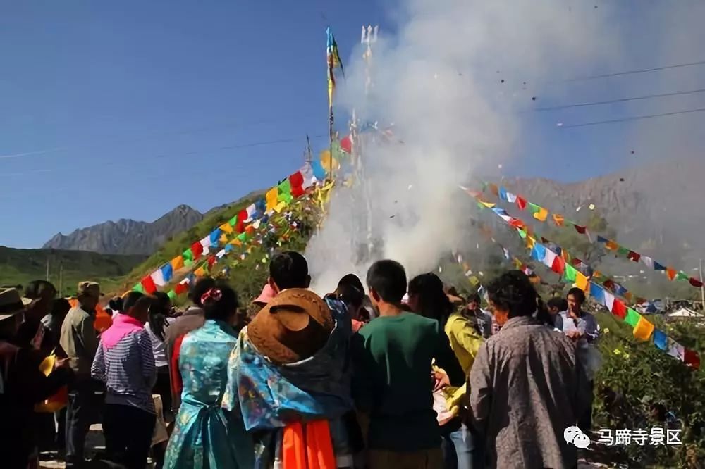 塔尔寺的晒佛节,一年一度的晒佛节
