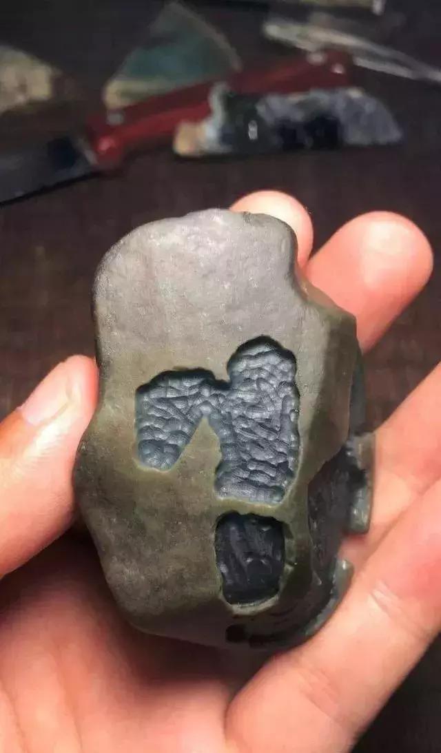 什么样的翡翠原石容易出极品高货,什么样的翡翠原石出冰种