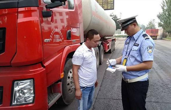 碰到交警没带驾驶证怎么办,开车没带行驶证碰到警察查车