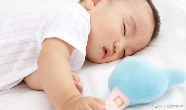 小时候宝宝斗鸡眼注意事项,怎样判断宝宝眼睛是不是斗鸡眼