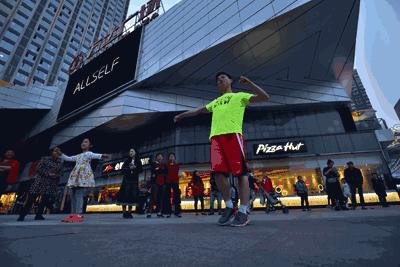 为什么来到上海后，你不再愿意回老家？