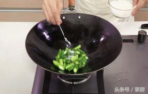 清炒青芦笋做法简单又好吃,清炒芦笋的做法大全家常窍门