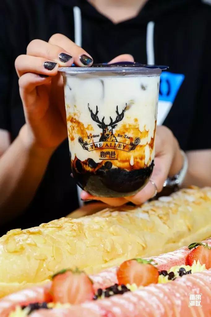 鹿角巷送礼物,鹿角巷送奶茶