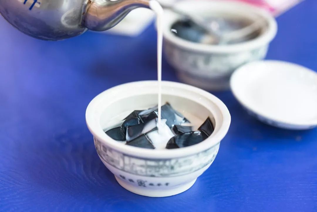 夏日必备甜品烧仙草,大暑吃烧仙草图片