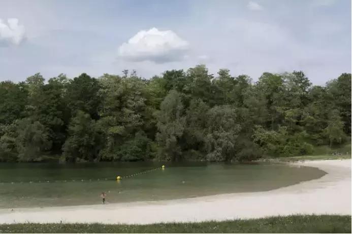 比基尼欧美风夏日沙滩,法国2019夏日沙滩比基尼泳装