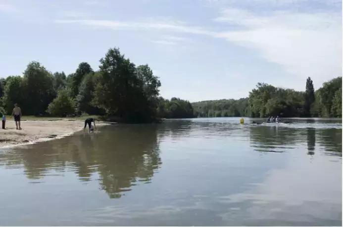 比基尼欧美风夏日沙滩,法国2019夏日沙滩比基尼泳装