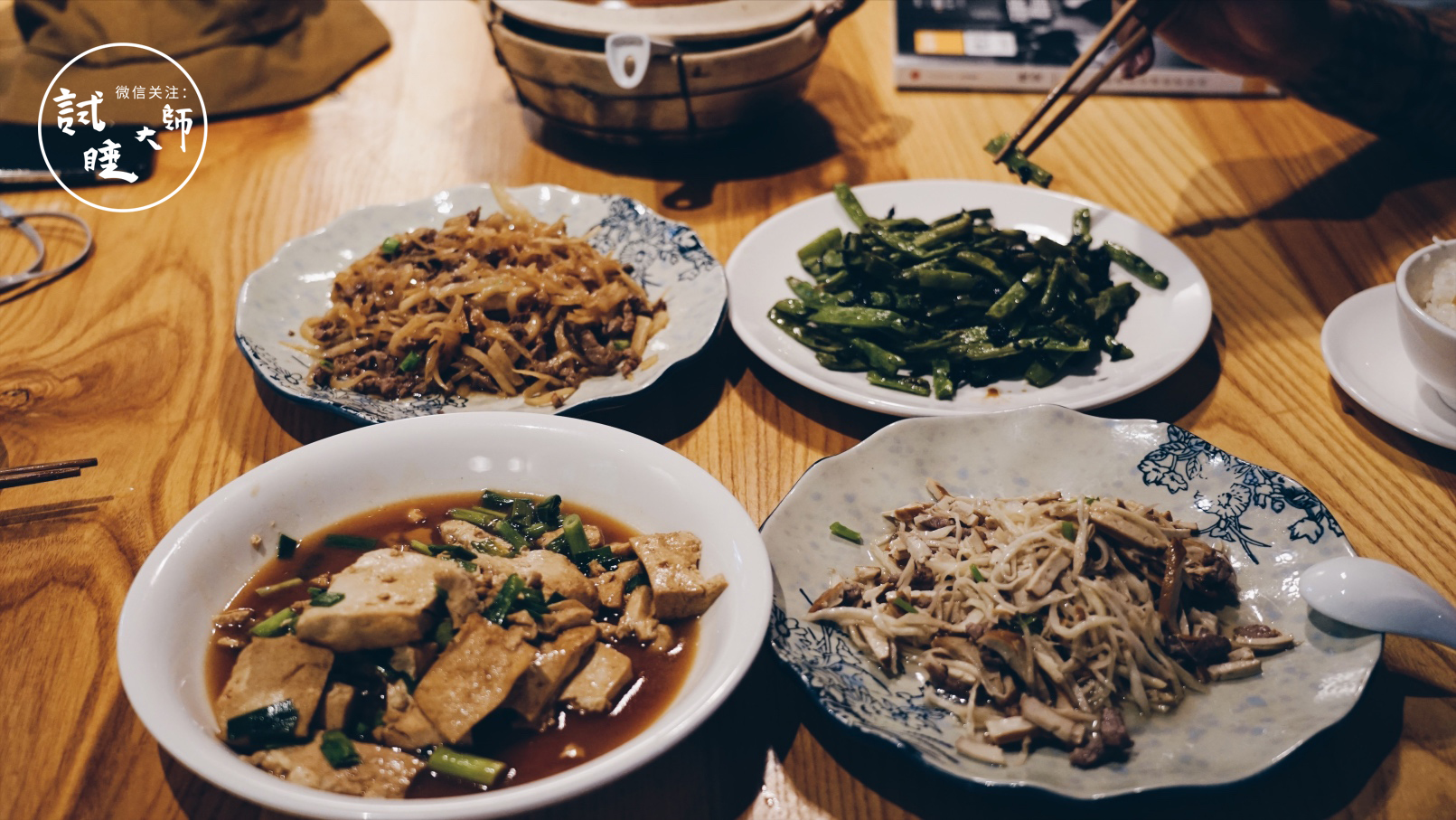 在梯田做成的无边泳池里游泳，私奔去这个隐秘山谷民宿做回野孩子