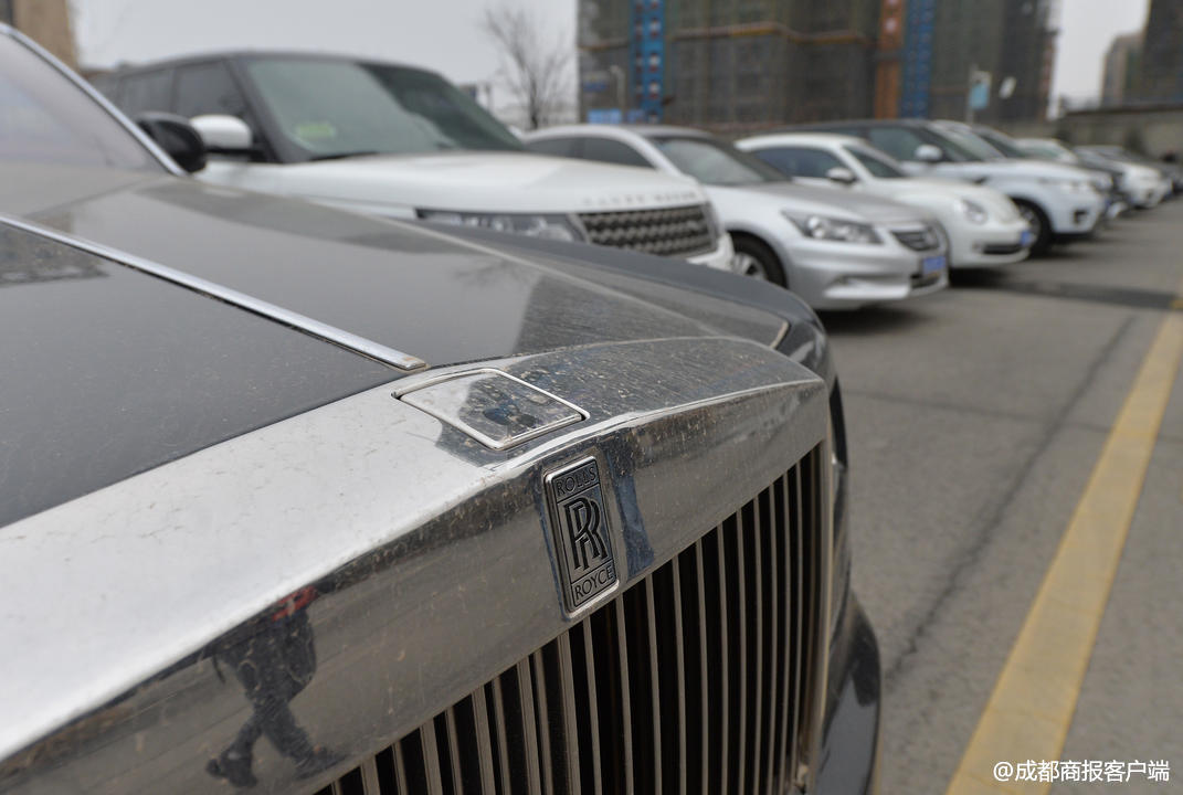 “鑫圆共享”*局骗**调查：投资30万回报5个亿，一群人拿着银行卡冲上去