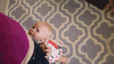 抱孩子怎么预防粗手臂,防止手腕疼的正确抱孩子姿势