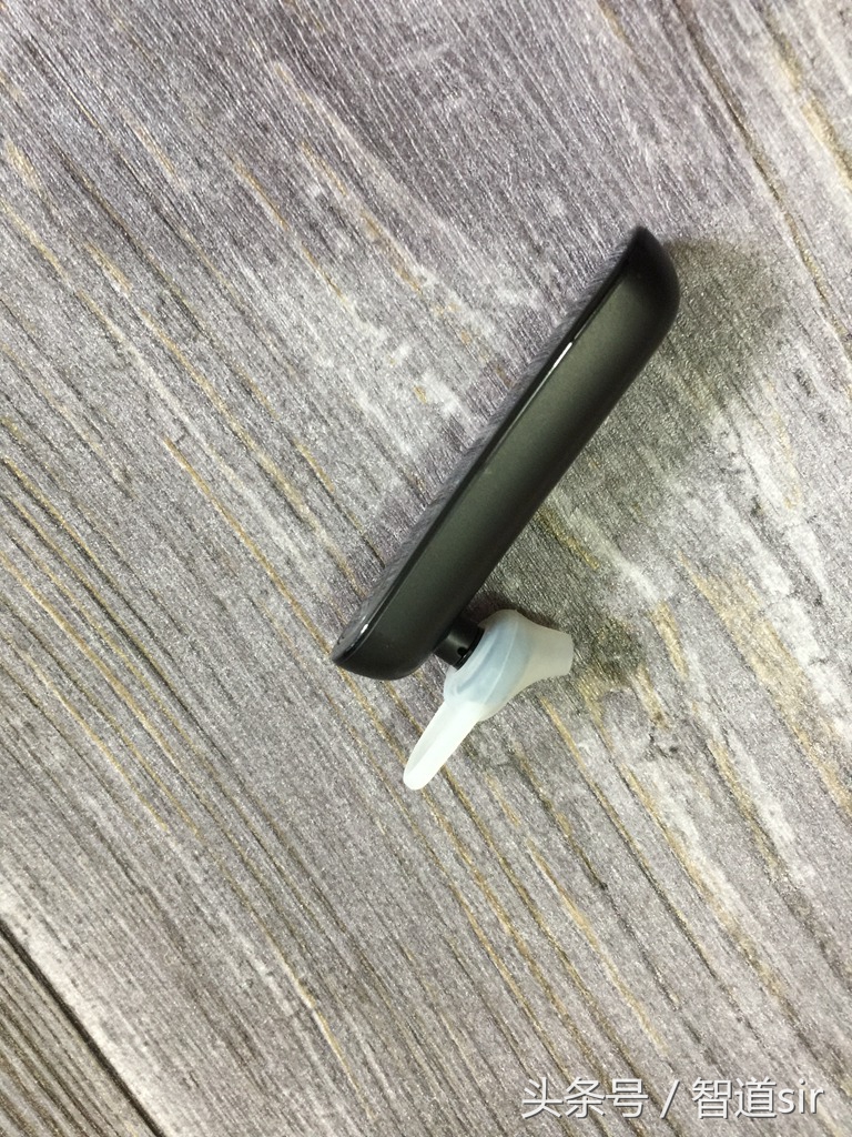 商务经典款依然放不下的喜爱-QCYQ8Pro