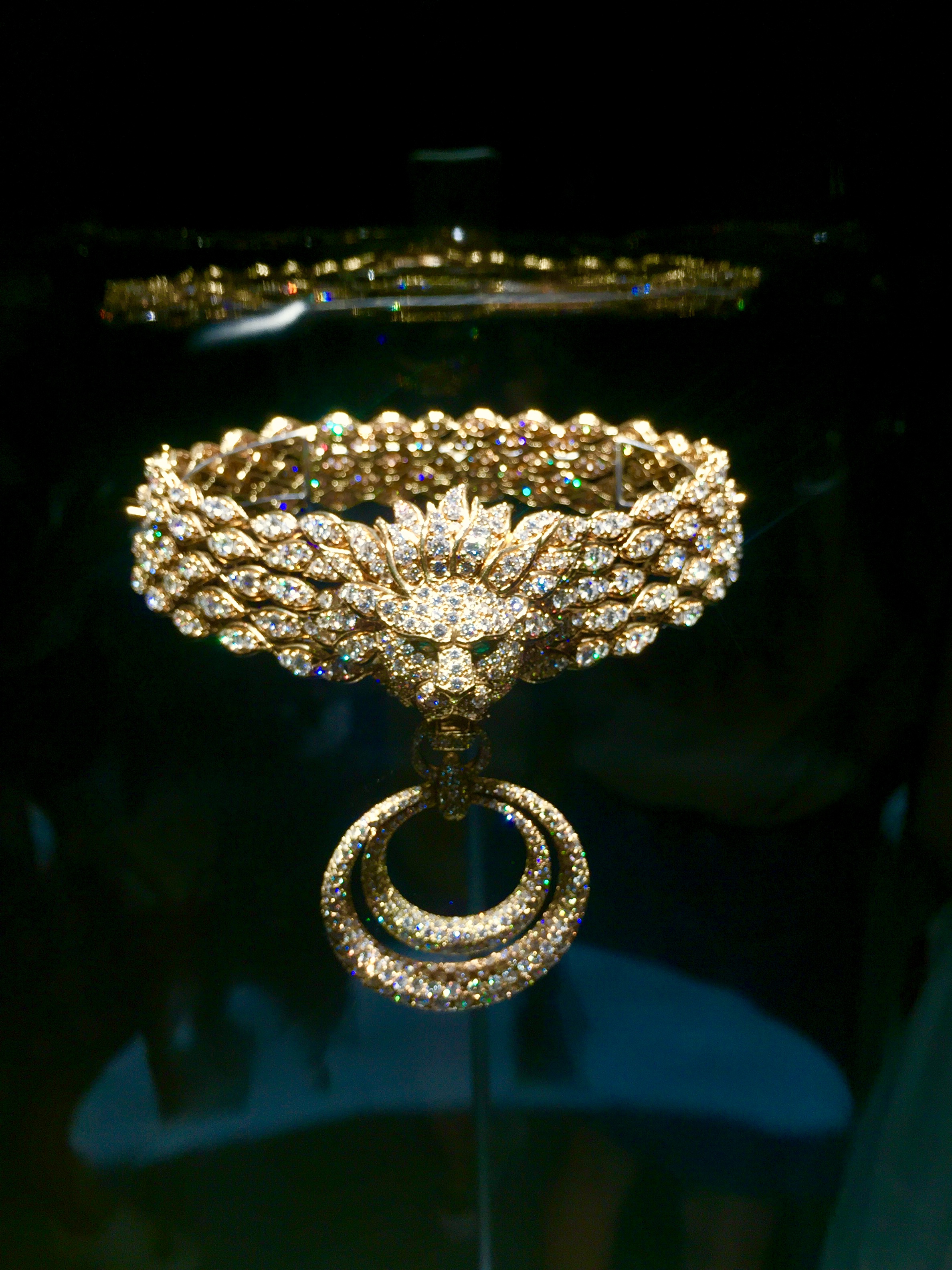 梵克雅宝黑色的四叶草是什么宝石,梵克雅宝四叶草是珠宝吗