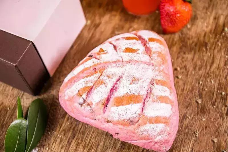 邂逅「麓谷小镇」，遇见软欧包与新派茶的小幸运