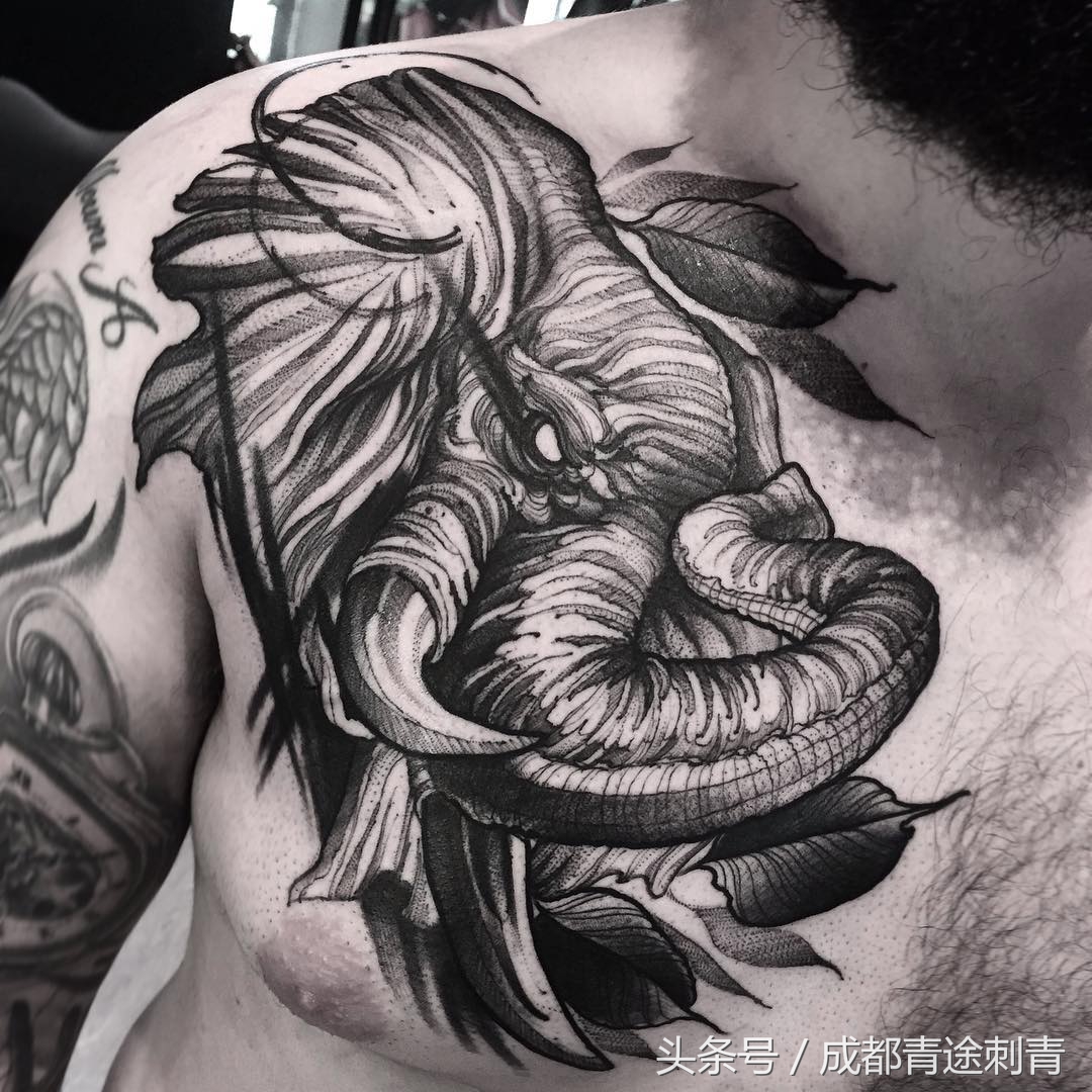 从球场到纹身店，一个差点被足球“耽误”的纹身师