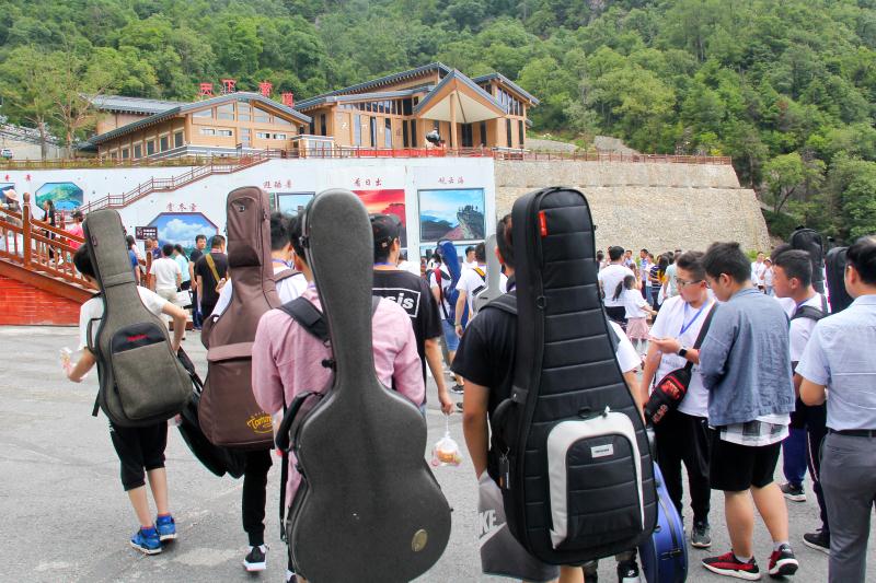 吉他音乐节演出现场,太白山森林音乐会