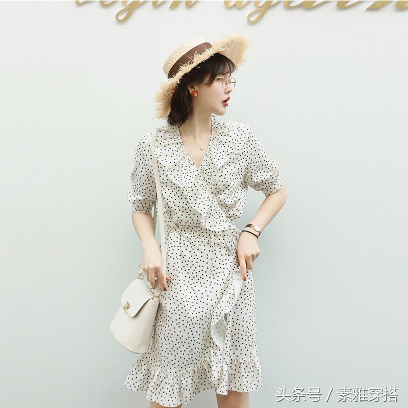 荷叶边裙摆唯美动人,荷叶边碎花裙子如何穿出高级感