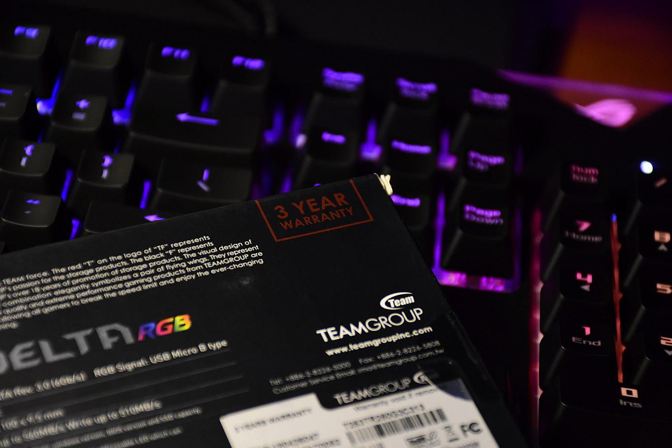 只有CPU不能RGB了！十铨 T-Force Delta RGB 250GB 固态硬盘开箱