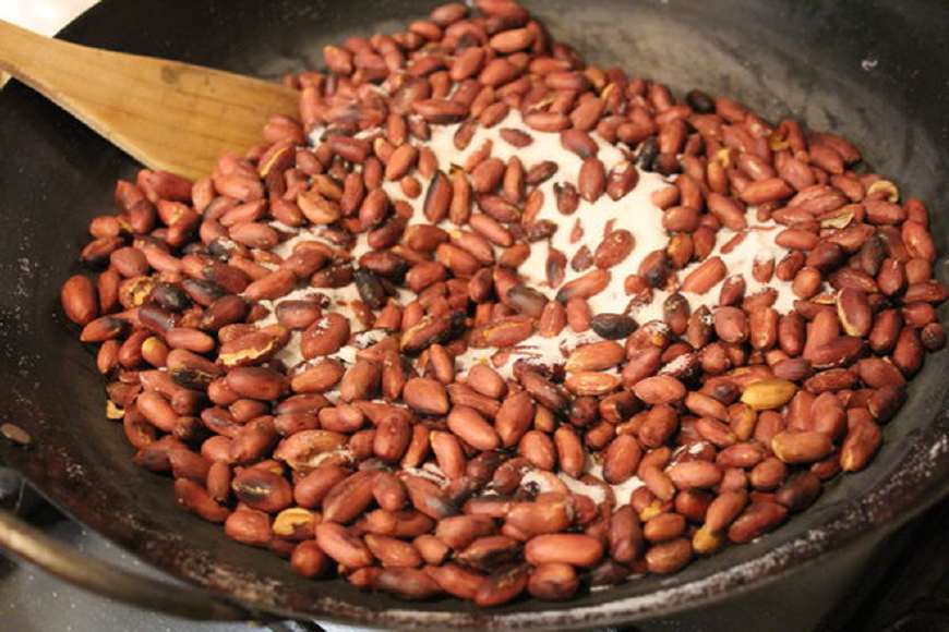 炒花生不脆是坏了吗,炒花生洗过的好还是不洗的好