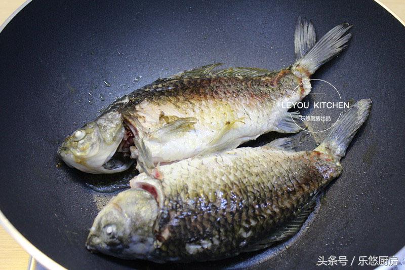 如何炖鲫鱼汤更好喝,怎样煮鲫鱼汤才有营养价值