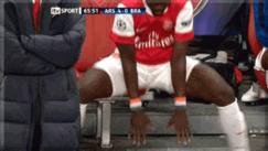 盘点足球十大搞笑瞬间,天下足球疯狂的足球搞笑视频