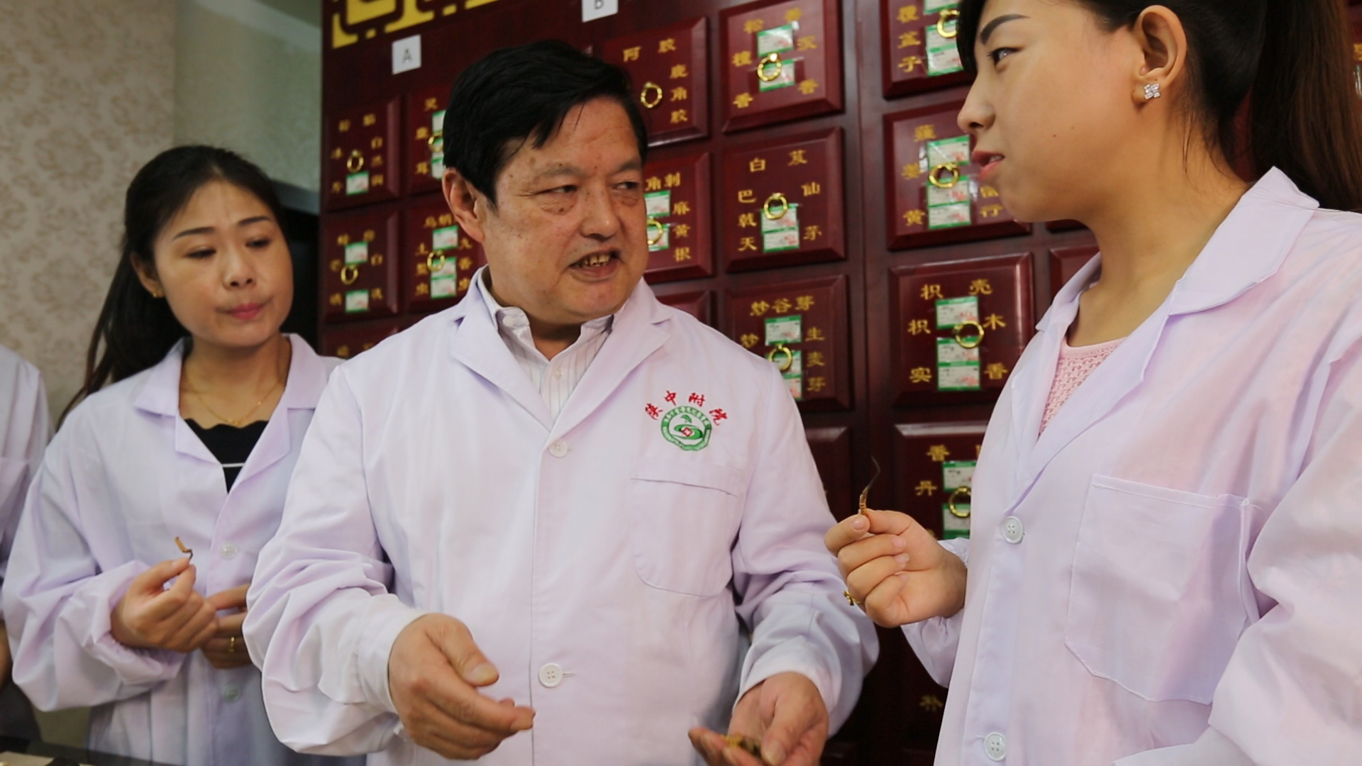 夏天为何容易气血不足？老中医：女人只有养于内，才能美于外！