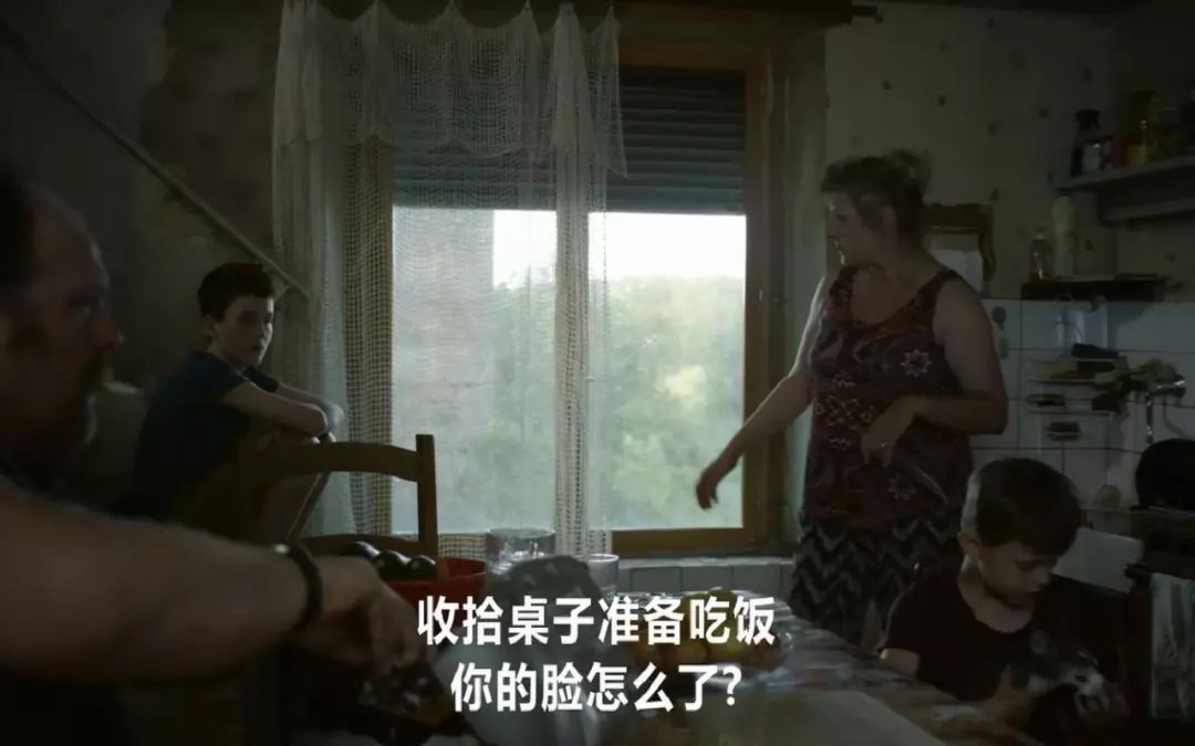 受不了原生家庭的疼，他选择杀死自己来获得重生