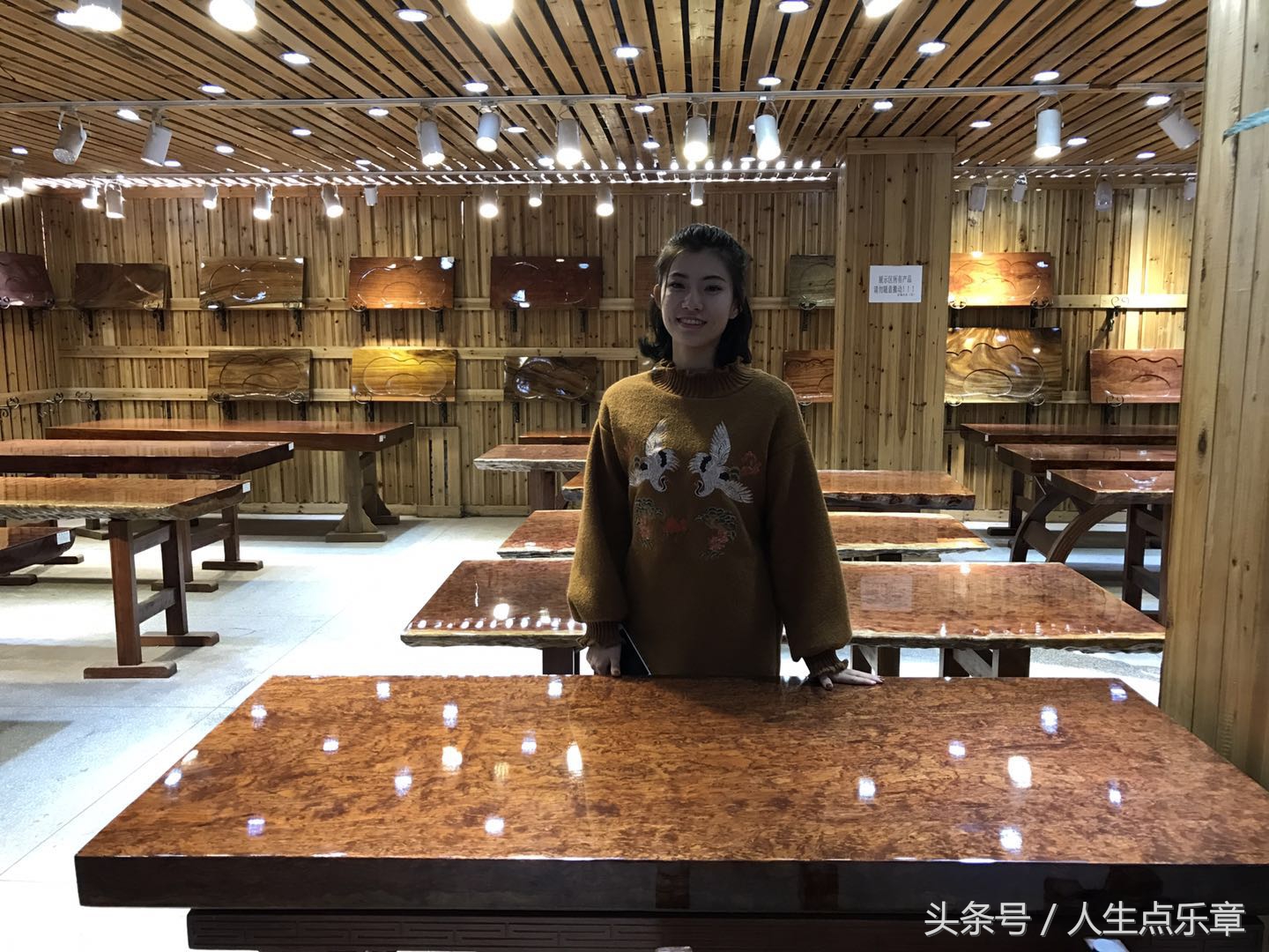 杭州老师3000元买的实木桌,引万千网友热议,专家鉴定后价值百万