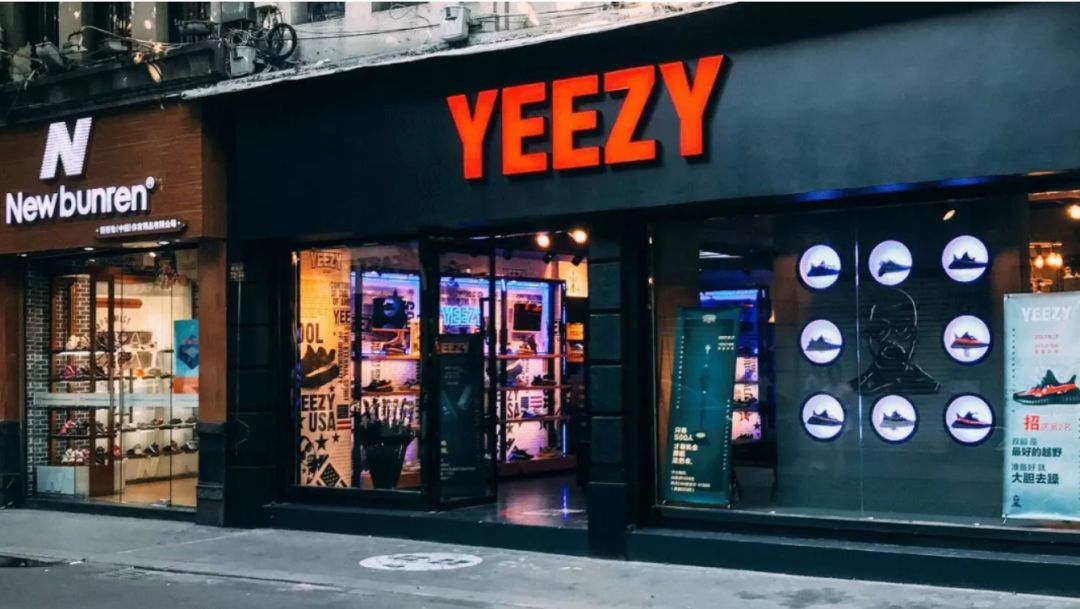 这次，国潮丢了中国的脸！国内第一家Supreme开业！专卖合法“山寨货”！