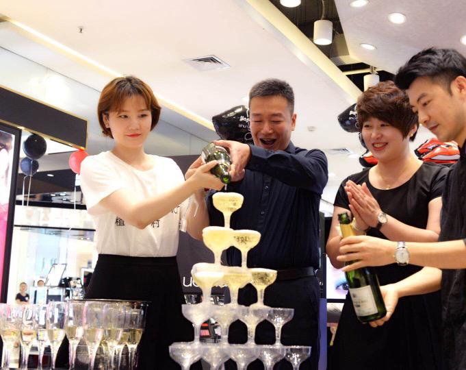 哈尔滨植村秀门店,百盛购物中心有没有植村秀