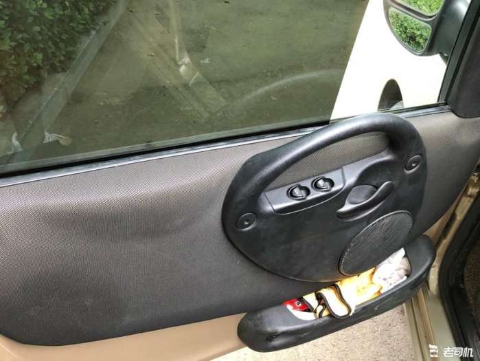 前排可以坐三个人的货车,众泰六座mpv