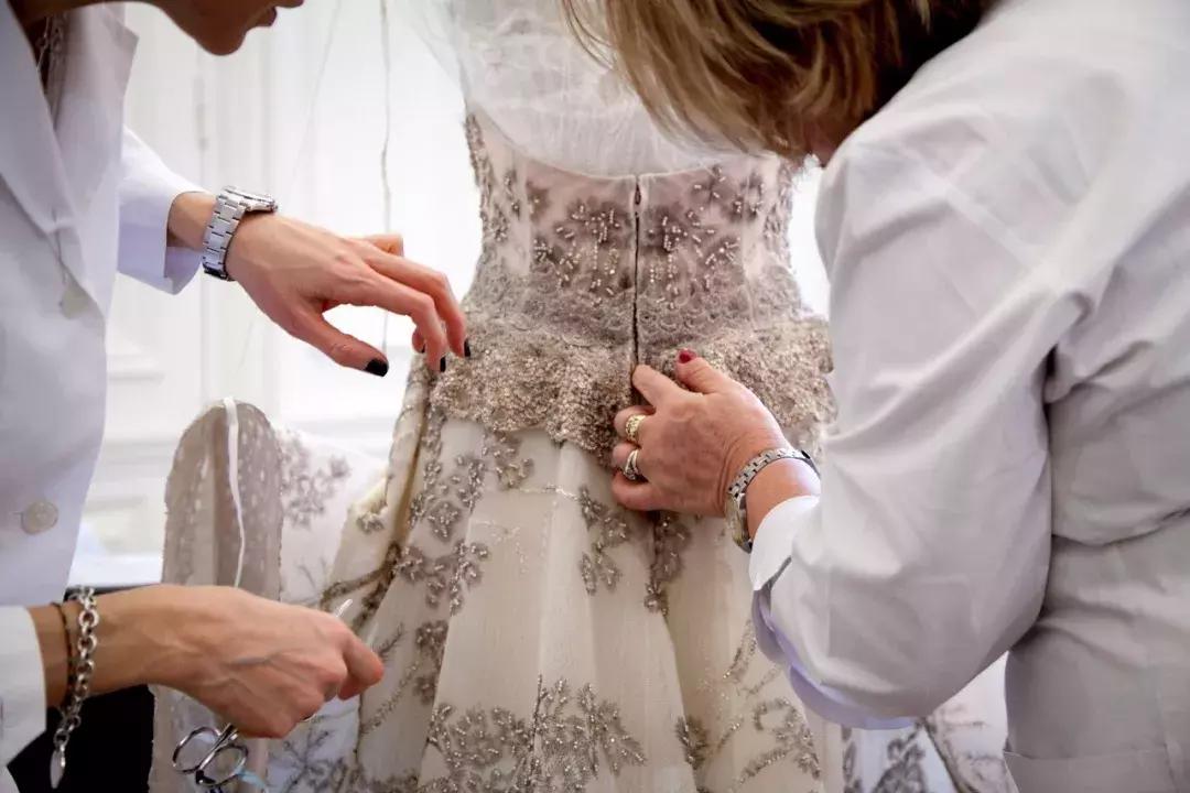 怎么看衣服水洗标是不是洗过,怎么知道衣服洗干净了