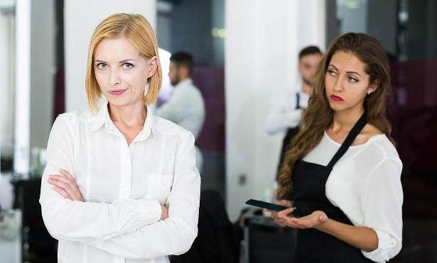 大一女生被舍友针对,女生宿舍被学姐针对后续