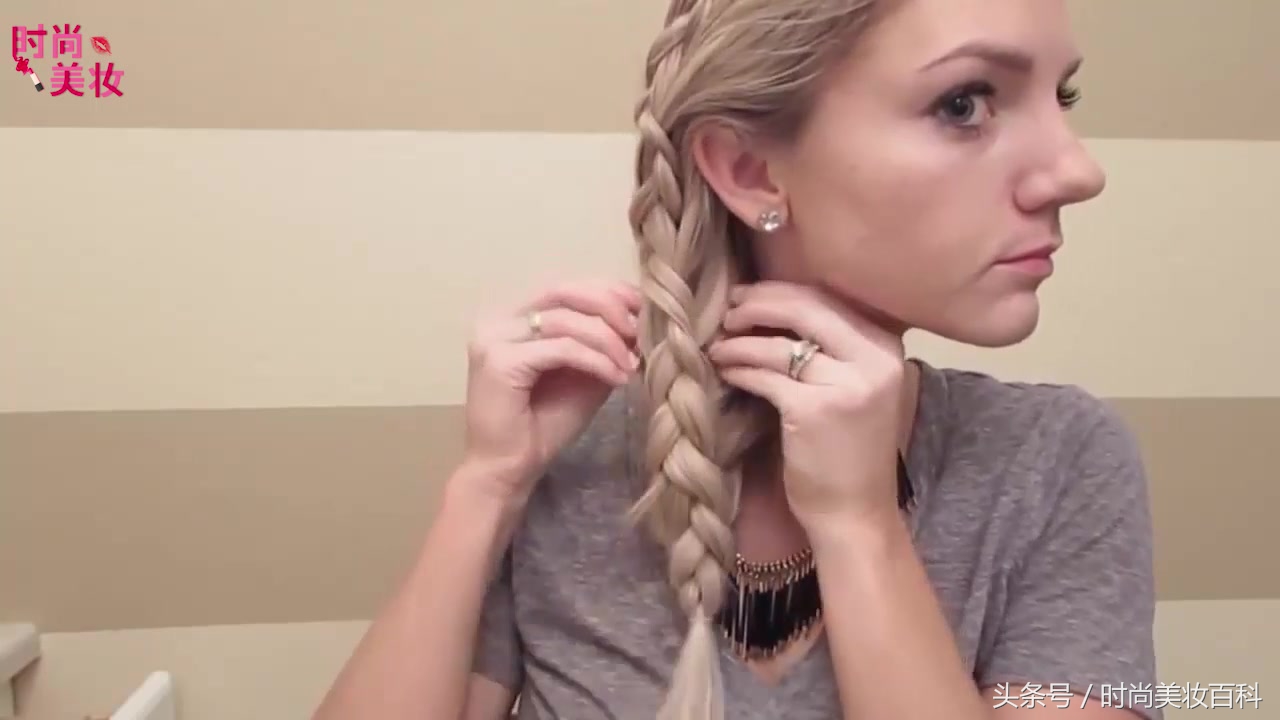 鱼骨辫编发教程,怎么编织人鱼马尾辫