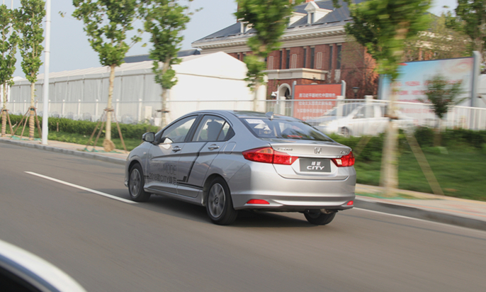 本田锋范1.8试驾,动力空间都不错的车