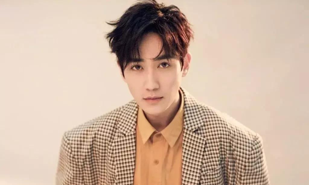 朱一龙自己采访自己尬聊,朱一龙自己尬聊