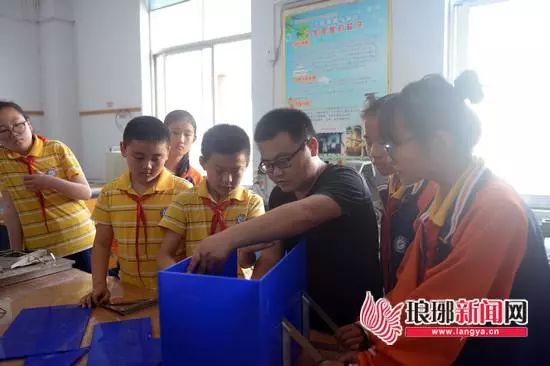 *克王**伟：农村学生科技教育的领航员