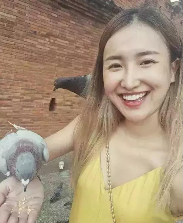 27岁重庆妹子化妆成蒙拉丽莎,重庆妹子化妆