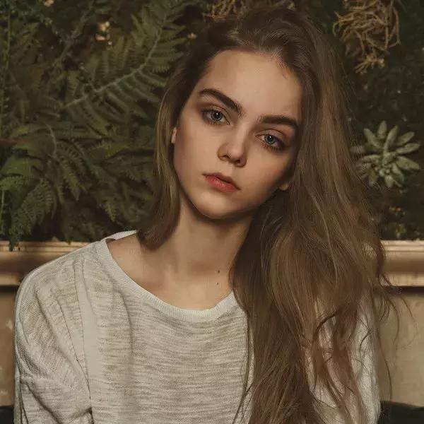 抖音30万赞，勾搭俄罗斯小姐姐拍照套路get