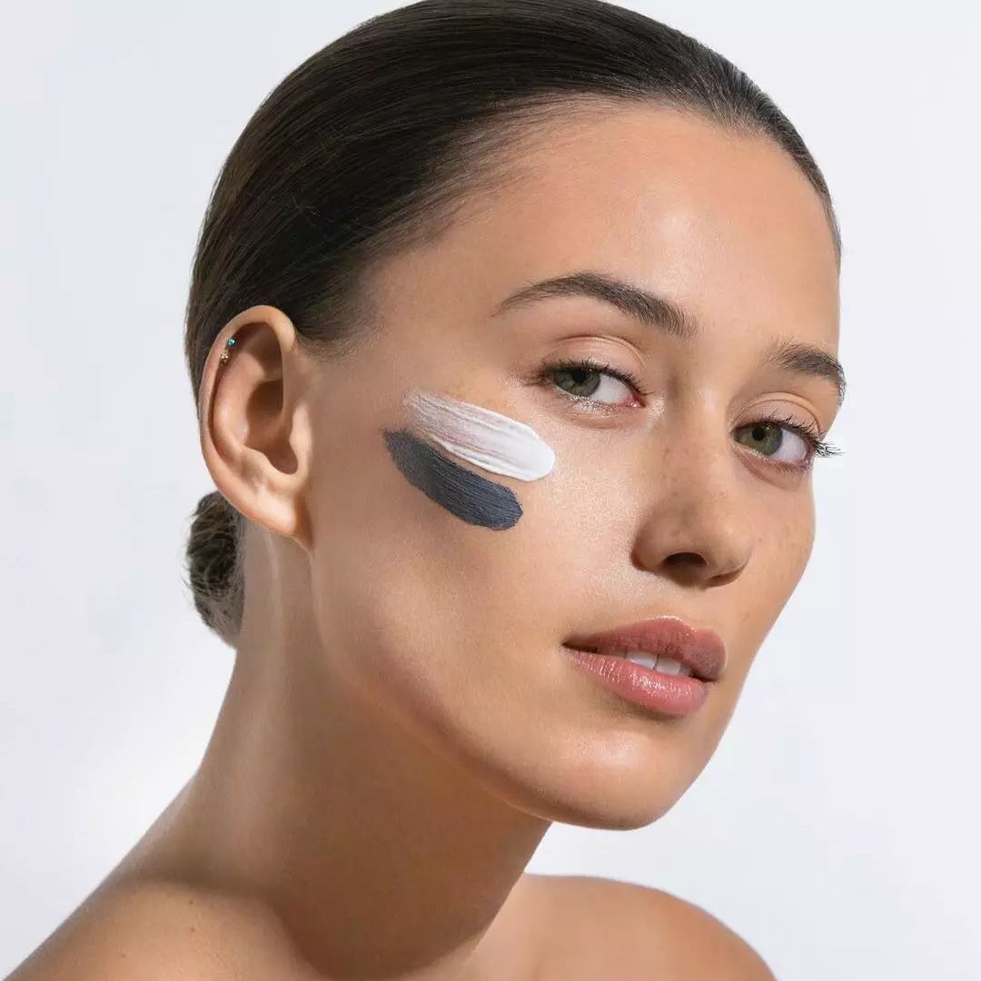 用了很多大牌护肤品依旧没有改善,用了很多护肤品就是没改变