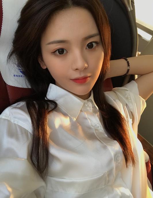 杨超越过生日发微博，连这个字都不认识？网友：文盲人设不崩！