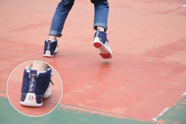 最近很火的airjordan1,airjordan12最新复刻颜色